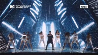 Justin Bieber -  What Do You Mean? (Live, MTV Video Music Awards 2015)