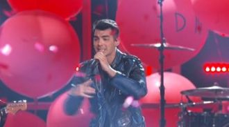 DNCE - Cake by the Ocean (Live Billboard Music Awards 2016)