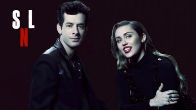 Miley Cyrus, Mark Ronson ft. Sean Ono Lennon - (Happy Xmas) War is Over (Live at SNL)