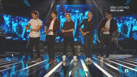 One Direction - Live While We're Young (Live, X Factor Italy, 01.11.12)