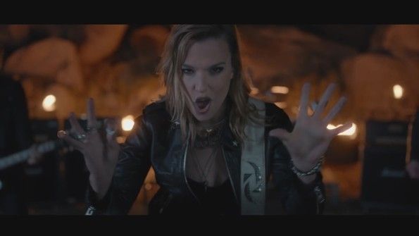 Halestorm "into the wild life". Halestorm - (2012) - the strange case of. Halestorm i am the fire. Halestorm обложка. Halestorm i am the fire.
