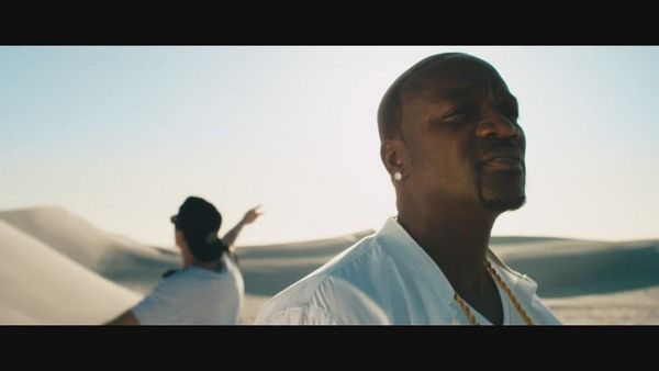 Клип кучи. Akon 2016. Эйкон клипы. Akon из клипов. Клип Sea.
