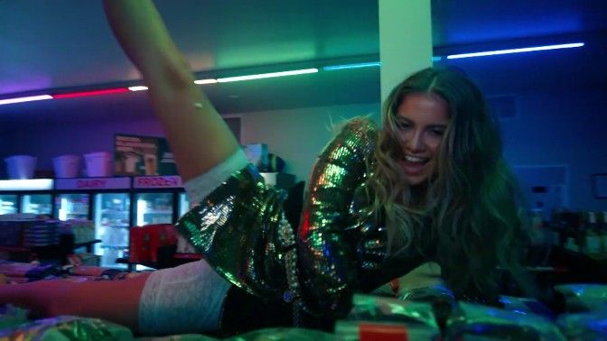 Sofia dancing on dangerous. Sofia Reyes. Sofia Reyes 123 клип. Sofia Reyes 2022.