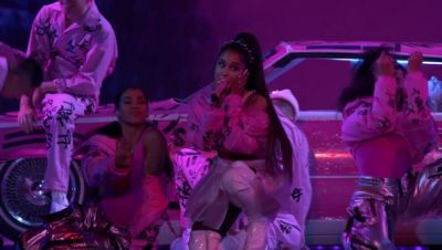 Ariana Grande - 7 rings (Live From The Billboard Music Awards 2019)