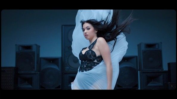 Безумно можно быть первым фон. Клип безумно. Клип безумно. Безумно быть первым песня. Ани лорак сумасшедшая.